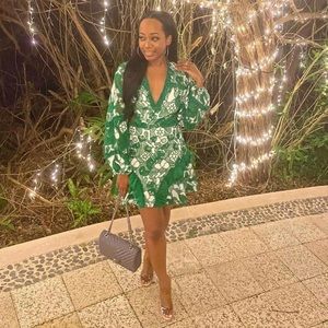 Designer Style Feminine and Chic Green and White Dress. Size M (label missing)